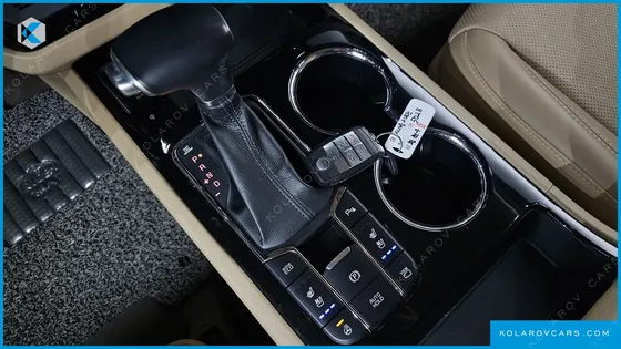 KIA CARNIVAL GASOLINE 7-SEATER LIMOUSINE