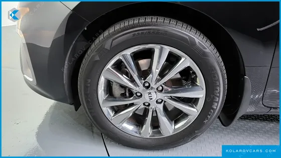 KIA CARNIVAL 9-SEATER PRSTIGE