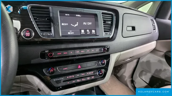 KIA CARNIVAL 9-SEATER PRSTIGE