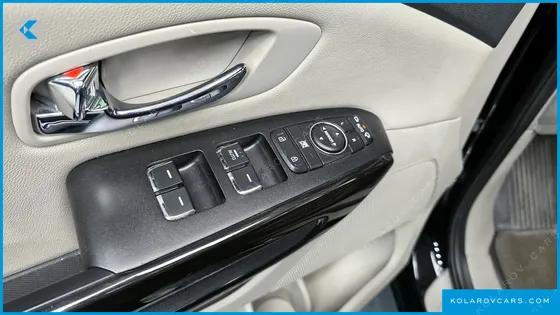 KIA CARNIVAL 9-SEATER PRSTIGE