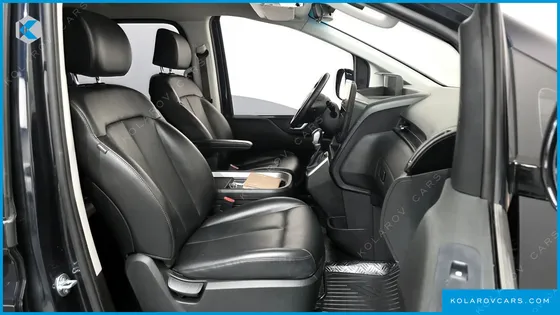 HYUNDAI STARIA CARGO 5-SEATER