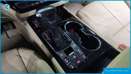 KIA CARNIVAL GASOLINE 7-SEATER LIMOUSINE