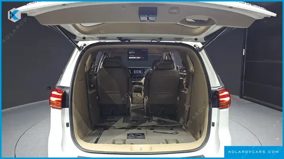 KIA CARNIVAL GASOLINE 7-SEATER LIMOUSINE