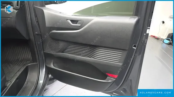 HYUNDAI STARIA L3.5 CARGO 5-SEATER