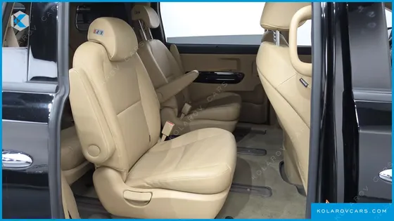 KIA CARNIVAL 9-SEATER PRSTIGE