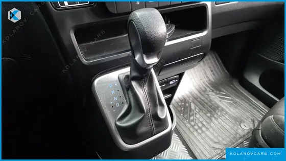 HYUNDAI STARIA CARGO 5-SEATER