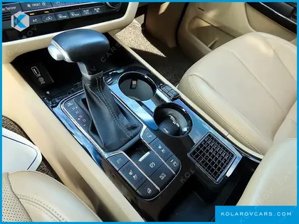 KIA CARNIVAL GASOLINE 9-SEATER HI-LIMOUSINE
