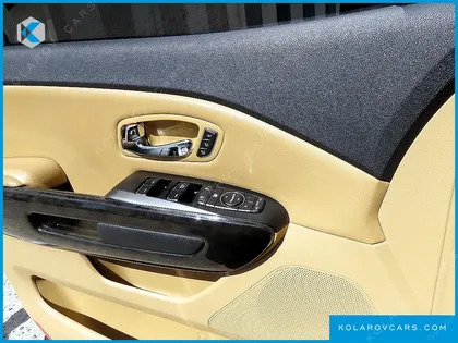 KIA CARNIVAL GASOLINE 9-SEATER HI-LIMOUSINE