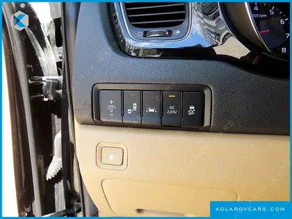 KIA CARNIVAL GASOLINE 9-SEATER HI-LIMOUSINE