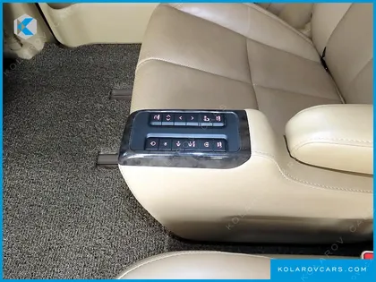 KIA CARNIVAL GASOLINE 9-SEATER HI-LIMOUSINE
