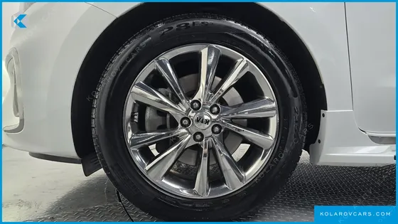 KIA CARNIVAL GASOLINE 9-SEATER NOBLESSE SPECIAL