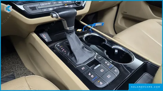 KIA CARNIVAL GASOLINE 9-SEATER NOBLESSE SPECIAL