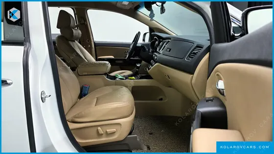 KIA CARNIVAL 7-SEATER LIMOUSINE