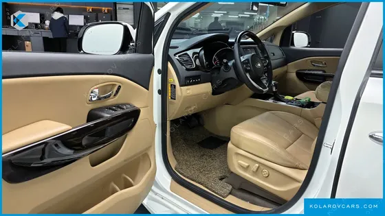 KIA CARNIVAL 7-SEATER LIMOUSINE