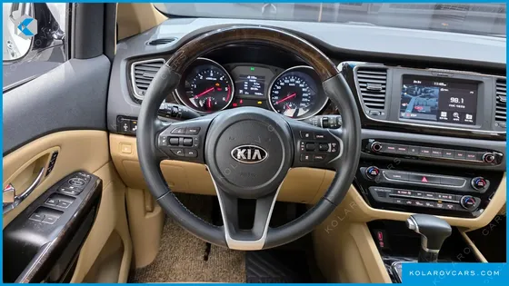 KIA CARNIVAL 7-SEATER LIMOUSINE