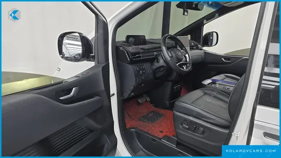 HYUNDAI STARIA L3.5 LOUNGE 9-SEATER