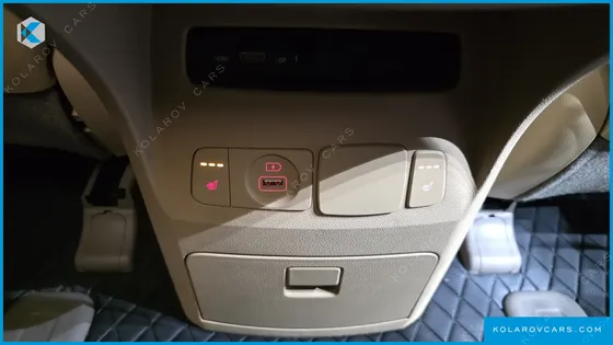 KIA CARNIVAL 9-SEATER HI-LIMOUSINE