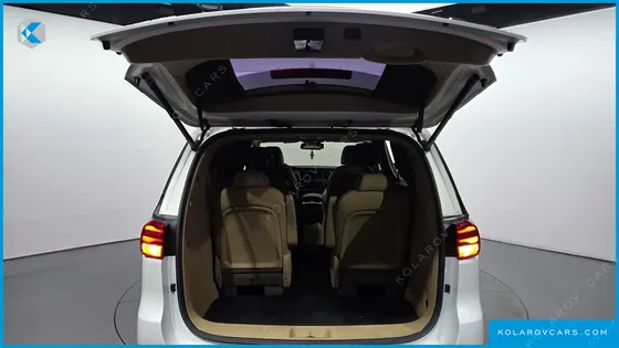 KIA CARNIVAL 9-SEATER HI-LIMOUSINE