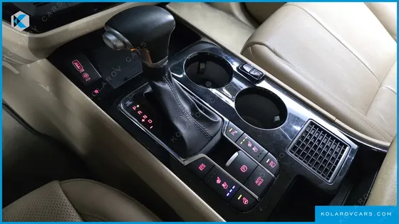 KIA CARNIVAL 9-SEATER HI-LIMOUSINE