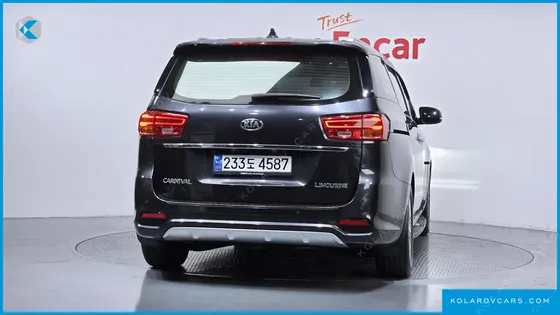 KIA CARNIVAL 7-SEATER LIMOUSINE