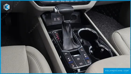 KIA CARNIVAL 7-SEATER LIMOUSINE