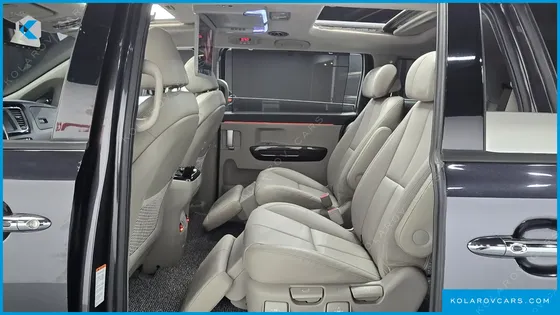 KIA CARNIVAL 7-SEATER LIMOUSINE