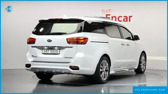 KIA CARNIVAL 7-SEATER LIMOUSINE