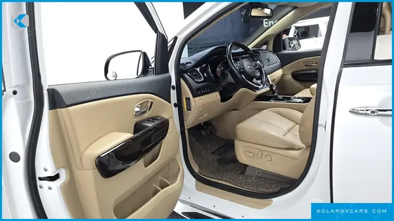 KIA CARNIVAL 7-SEATER LIMOUSINE