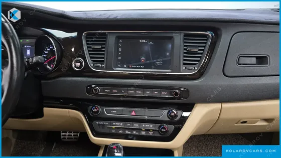 KIA CARNIVAL 7-SEATER LIMOUSINE