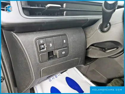 HYUNDAI STARIA CARGO 5-SEATER