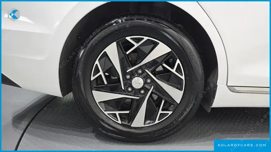 HYUNDAI GRANDEUR LE BLANC