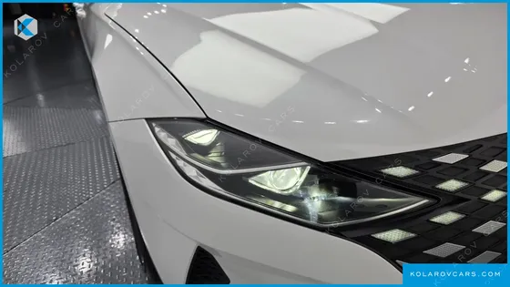 HYUNDAI GRANDEUR LE BLANC