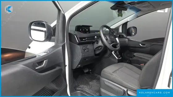 HYUNDAI STARIA CARGO 5-SEATER