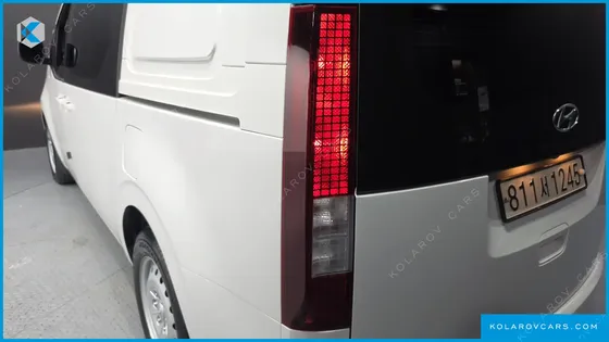 HYUNDAI STARIA CARGO 5-SEATER