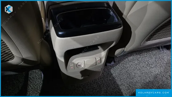 KIA CARNIVAL 9-SEATER PRSTIGE