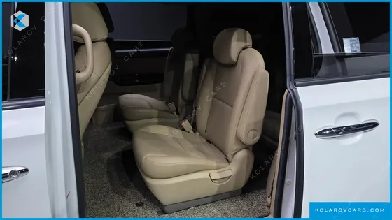KIA CARNIVAL 9-SEATER PRSTIGE