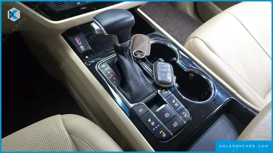 KIA CARNIVAL 9-SEATER NOBLESSE SPECIAL