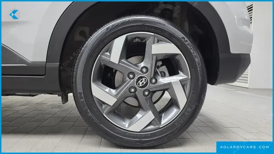 HYUNDAI VENUE 1,6 PREMIUM