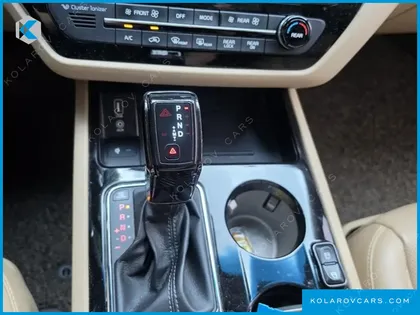 KIA CARNIVAL 9-SEATER HI-LIMOUSINE