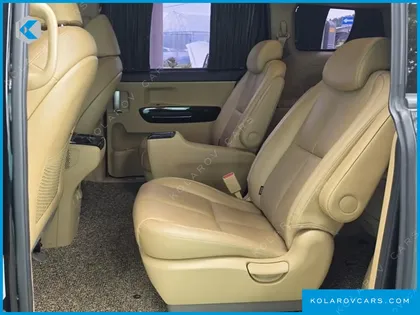 KIA CARNIVAL 9-SEATER HI-LIMOUSINE