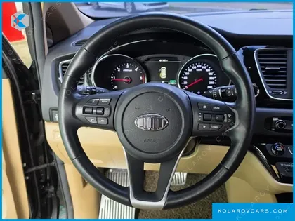 KIA CARNIVAL 9-SEATER HI-LIMOUSINE