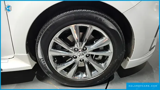 KIA CARNIVAL GASOLINE 9-SEATER HI-LIMOUSINE