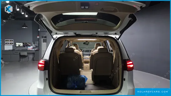 KIA CARNIVAL 9-SEATER NOBLESSE SPECIAL