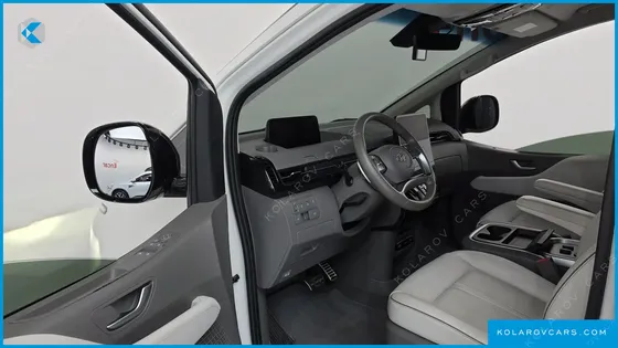 HYUNDAI STARIA 4WD LOUNGE 7-SEATER