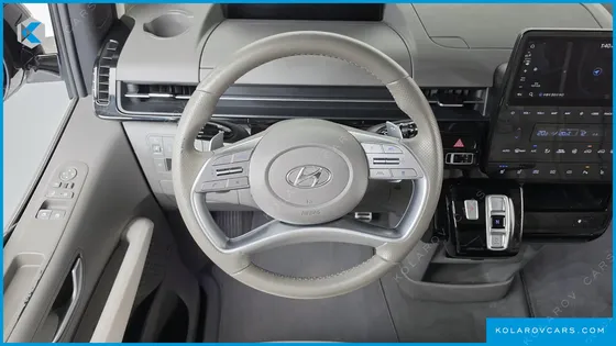 HYUNDAI STARIA 4WD LOUNGE 7-SEATER