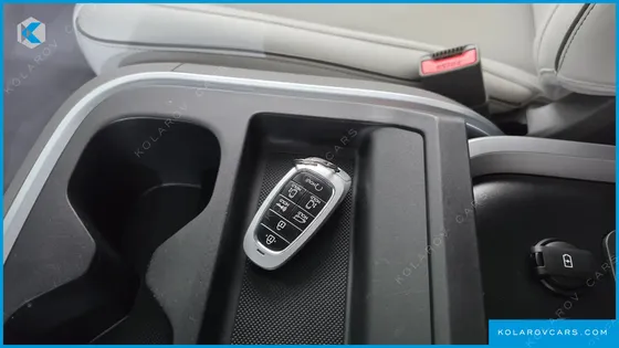 HYUNDAI STARIA 4WD LOUNGE 7-SEATER