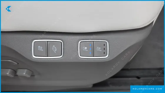 HYUNDAI STARIA 4WD LOUNGE 7-SEATER