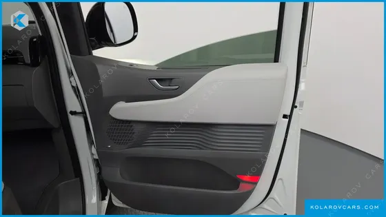 HYUNDAI STARIA 4WD LOUNGE 7-SEATER