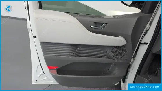 HYUNDAI STARIA 4WD LOUNGE 7-SEATER