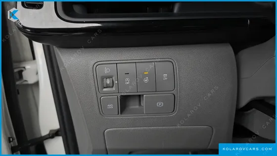 HYUNDAI STARIA 4WD LOUNGE 7-SEATER